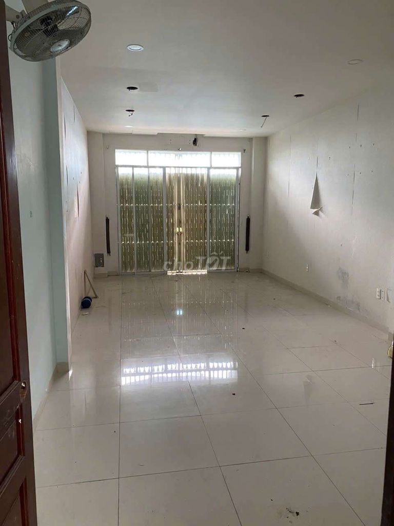 Cho thuê nhà mặc tiền Kinh Doanh 4 lầu ( đối diện trường học ). Cho thuê văn phòng, mặt bằng kinh doanh tại Quận Tân Bình Tp Hồ Chí Minh được đăng bởi tống văn giang hình 4