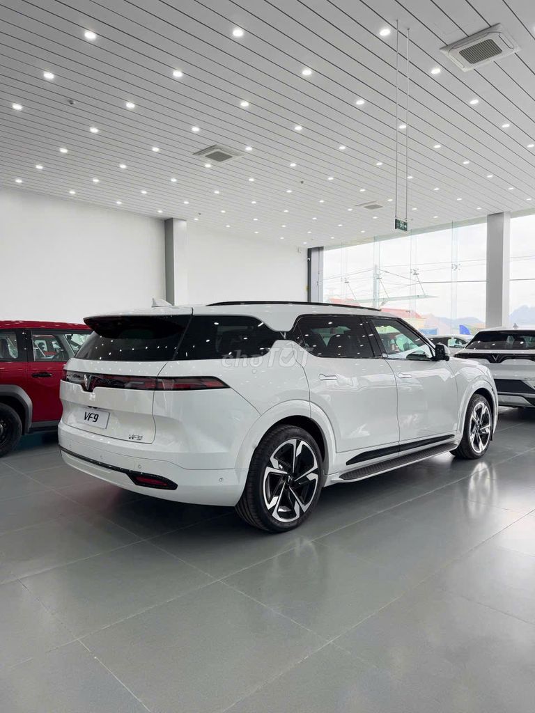 VinFast VF9 - SẠC MIỄN PHÍ + MIỄN THUẾ TRƯỚC BẠ. Mua bán Ô tô tại Quận Tân Phú Tp Hồ Chí Minh được đăng bởi Hồ Hoàng Hải hình 5