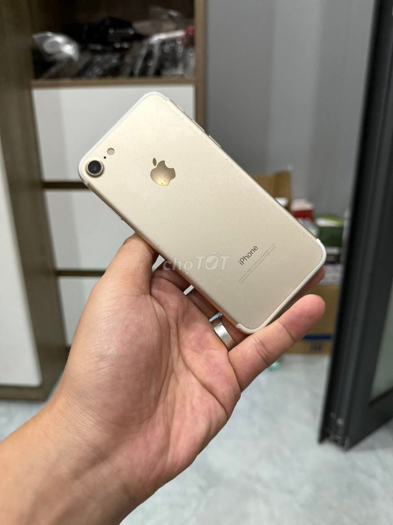 iPhone 7 32GB Vàng gold Đã qua sử dụng. Mua bán Điện thoại tại Quận Ba Đình Hà Nội được đăng bởi Hòa Lê Authentic hình 1