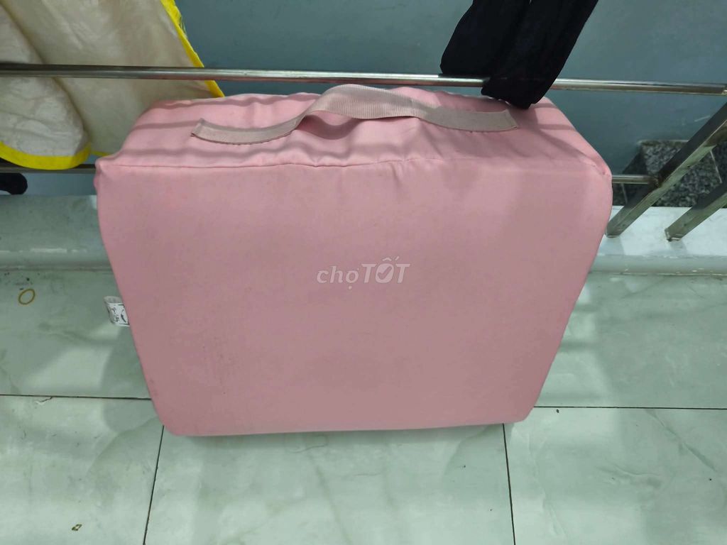 Nệm em bé vải hồng gấp gọn. Mua bán Mẹ và bé tại Quận 11 Tp Hồ Chí Minh được đăng bởi Lê Viết Thành hình 1