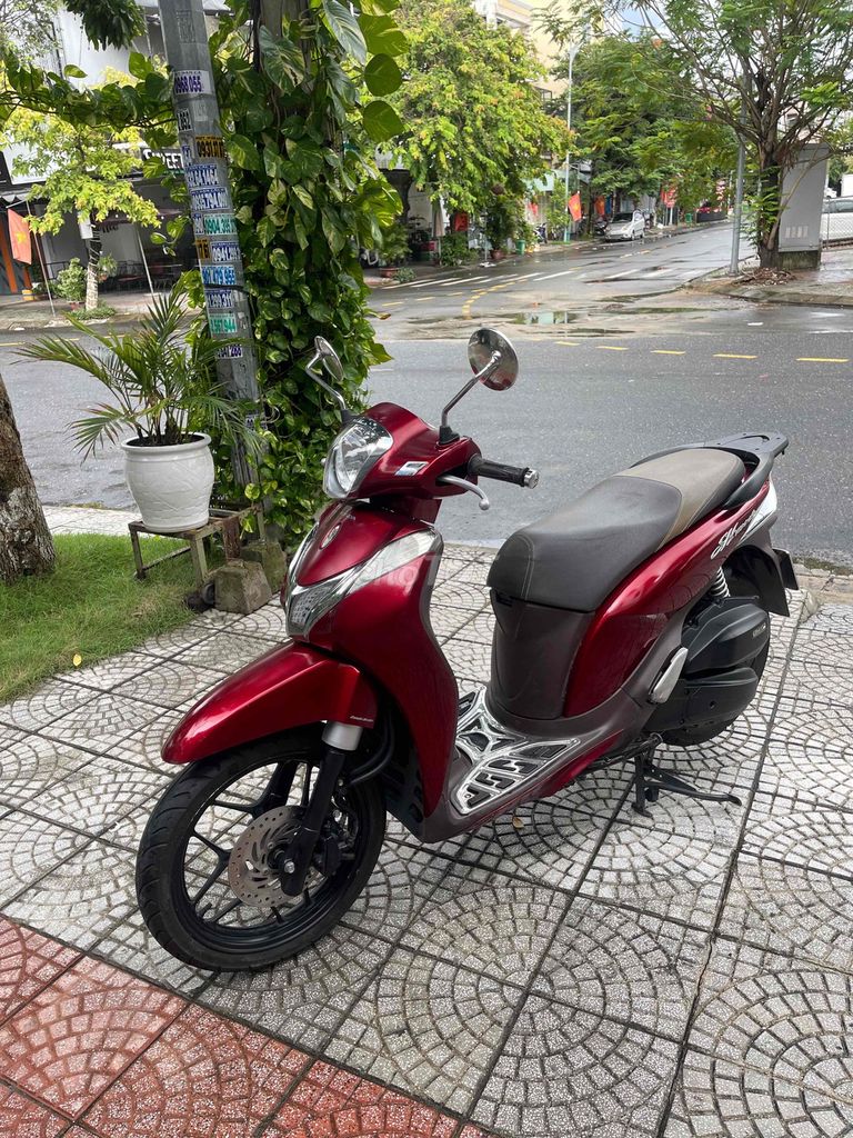Honda SH Mode, красная