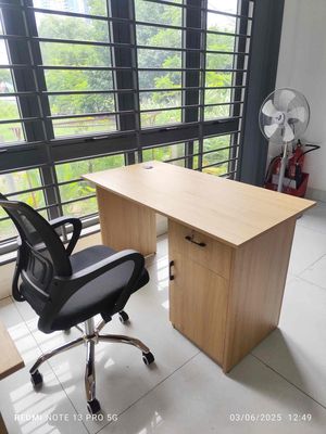 Bàn làm việc văn phòng giá rẻ. Mua bán Bàn ghế tại Thành phố Thủ Đức Tp Hồ Chí Minh được đăng bởi Tiệm Nhà Gỗ