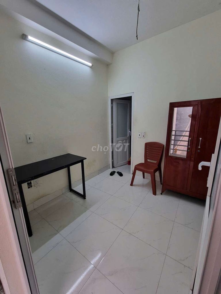Комната с удобствами 12м² на улице Хоа Бан, Кау Джай