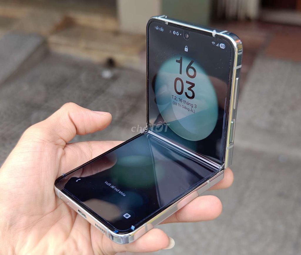 Samsung Galaxy Z Flip 5 256GB Like New. Mua bán Điện thoại tại Quận Thanh Khê Đà Nẵng được đăng bởi Kim Hoa hình 1