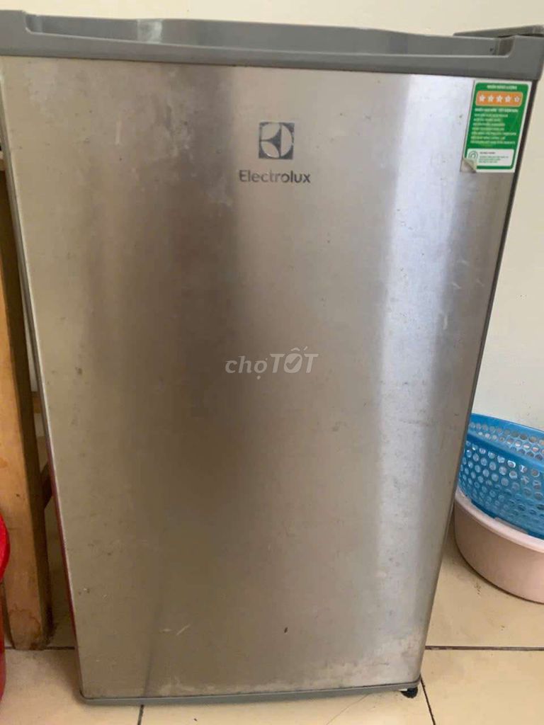Tủ lạnh Electrolux 100L Bạc. Mua bán Tủ lạnh tại Quận Cầu Giấy Hà Nội được đăng bởi hoàng Hiếu  hình 1