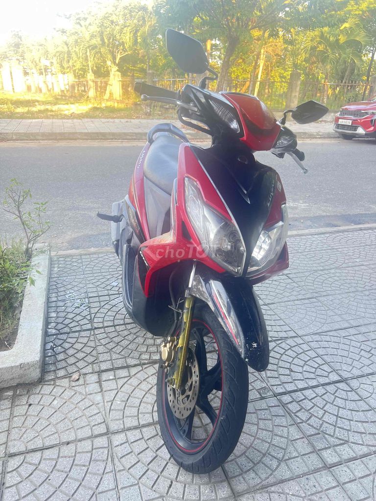 Yamaha Luvias красно-черный