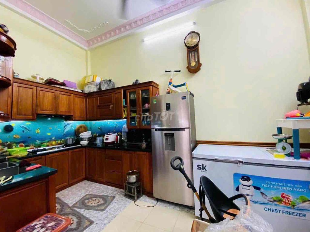 Дом в Ко Нюе, Бак Ты Лием, 50 кв.м, 4 этажа, 4 спальни, с мебелью