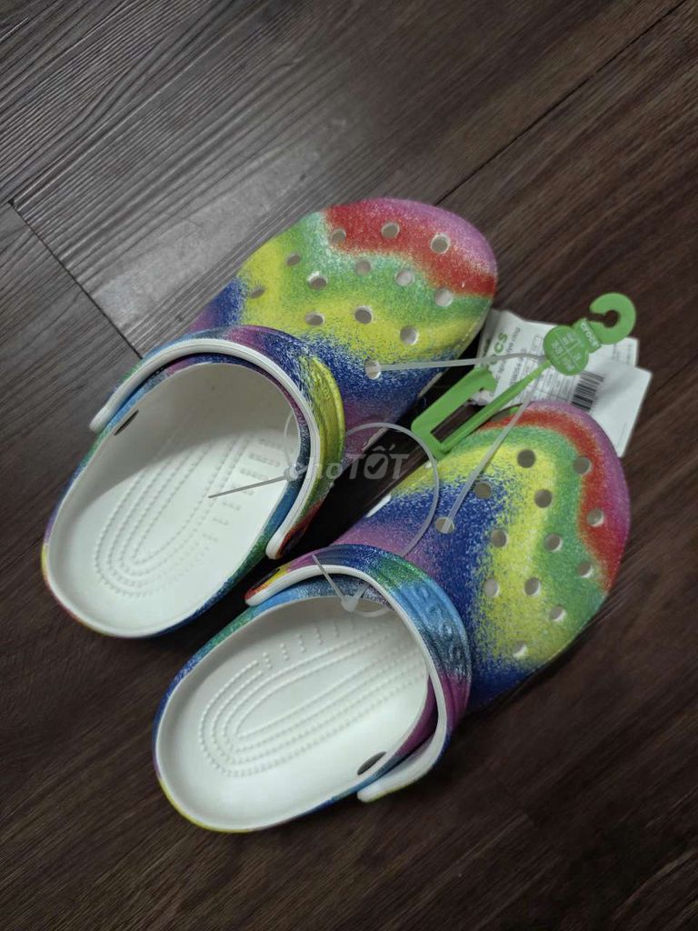 Dép Crocs Classic Spray Dye Clog. Mua bán Giày dép tại Quận 4 Tp Hồ Chí Minh được đăng bởi Anh Đinh hình 1