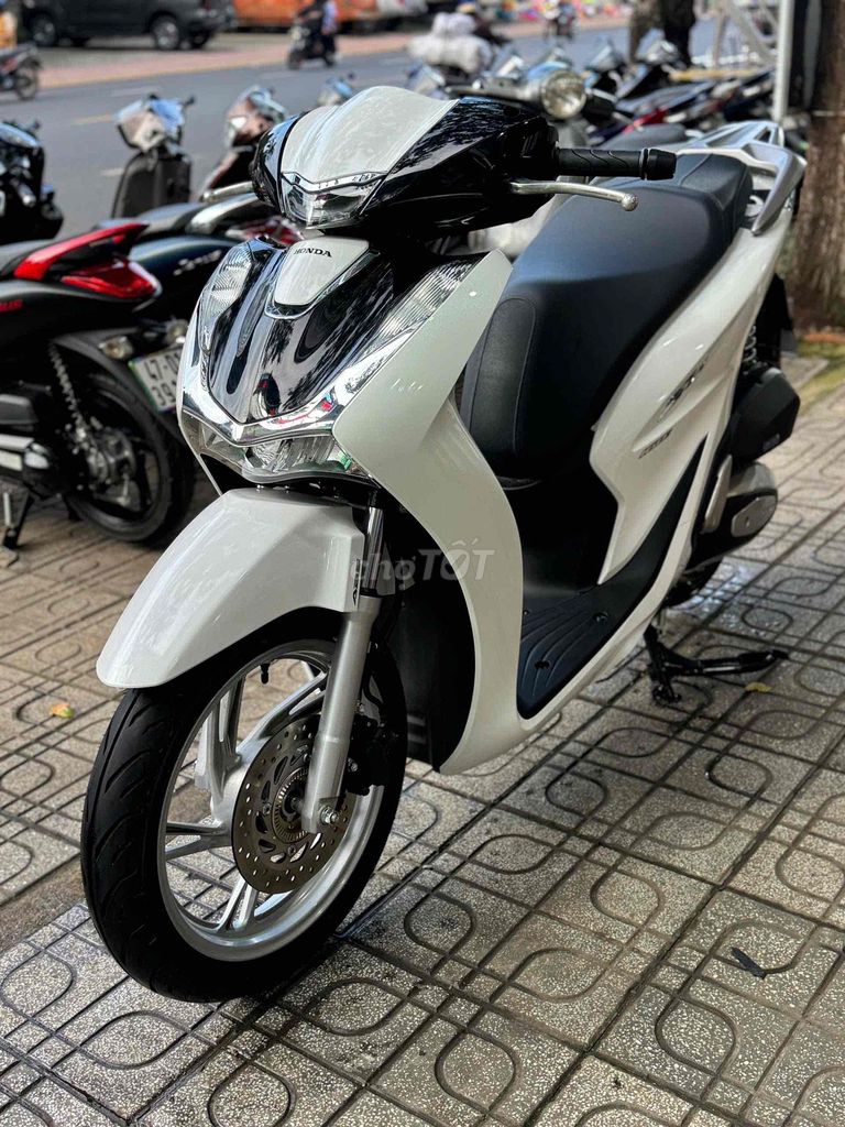 Sh 08/2025 (160cc _ABS) 1k km mới 99%  chủ phố. Mua bán Xe máy tại Thành phố Buôn Ma Thuột Đắk Lắk được đăng bởi Ngô quốc Việt  hình 6