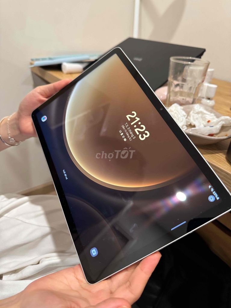 Samsung Galaxy Tab S9 FE Bạc Mỏng nhẹ. Mua bán Máy tính bảng tại Quận Nam Từ Liêm Hà Nội được đăng bởi Trần Thị Nhâm hình 1