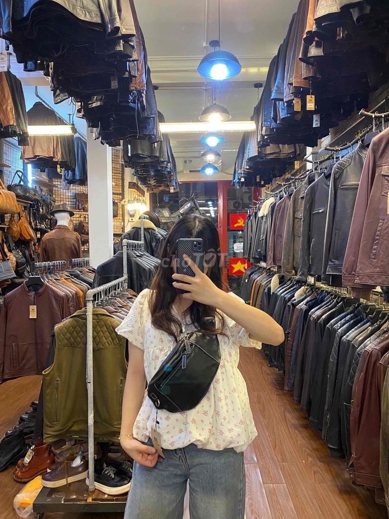 Túi đeo hông Da thật Đen Unisex da bò. Mua bán Túi xách tại Quận Hải Châu Đà Nẵng được đăng bởi Ngọc Hoà hình 1