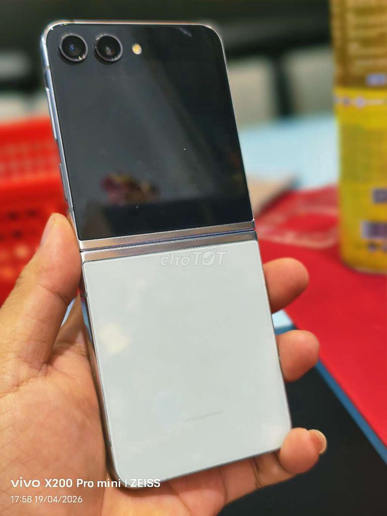 Samsung Galaxy Z Flip 5 512GB Trắng Đã sử dụng. Mua bán Điện thoại tại Quận Tân Bình Tp Hồ Chí Minh được đăng bởi Táo Bán Lổ hình 1