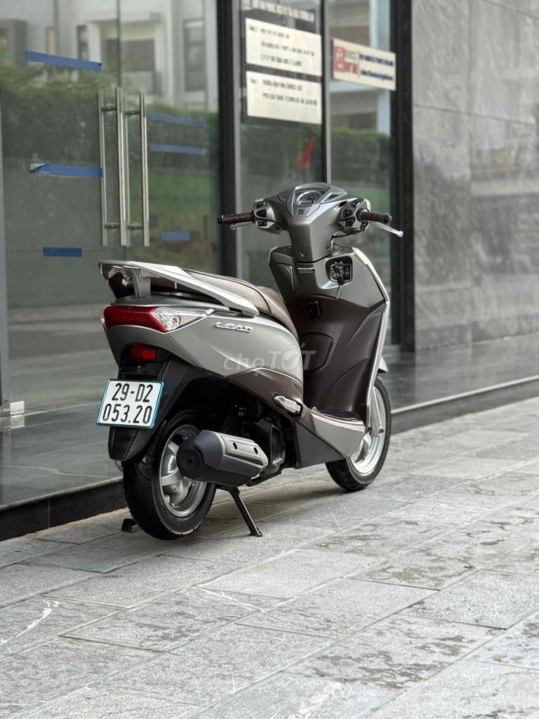 Lead bản đặc biệt Bạc nhám chất lượng Nguyên 29D2. Mua bán Xe máy tại Quận Ba Đình Hà Nội được đăng bởi Xe Máy Nam Thi hình 4