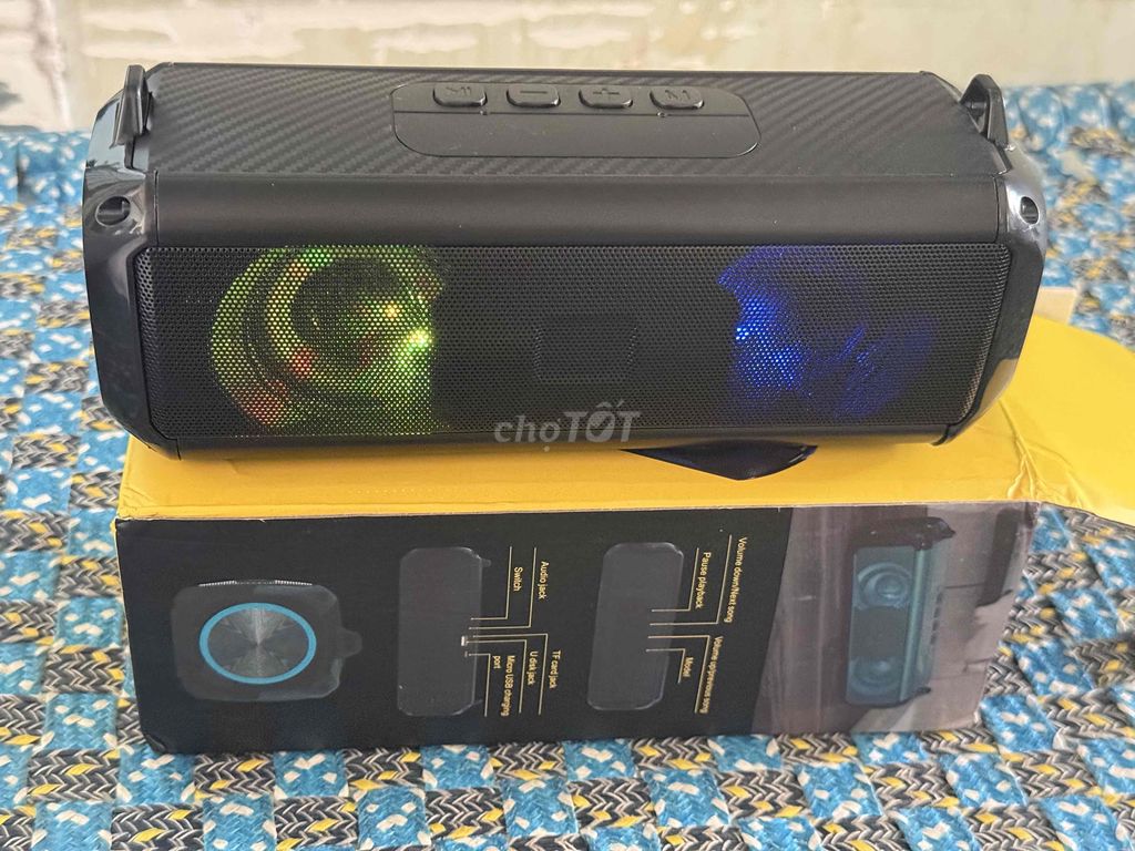 Loa Bluetooth có quai xách. Mua bán Tivi, Âm thanh tại Huyện Xuân Lộc Đồng Nai được đăng bởi Cuong hình 1