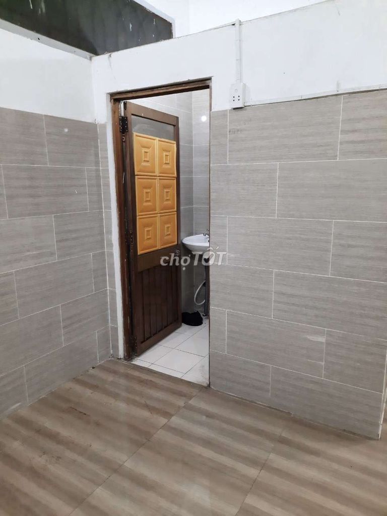 Nhà tiện kinh doanh buôn bán, 100m2, 2 phòng ngủ, 2WC, Quốc Lộ 1A