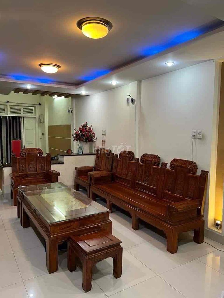 Cho thuê nhà 3 tầng sạch đẹp MT Dương Văn An