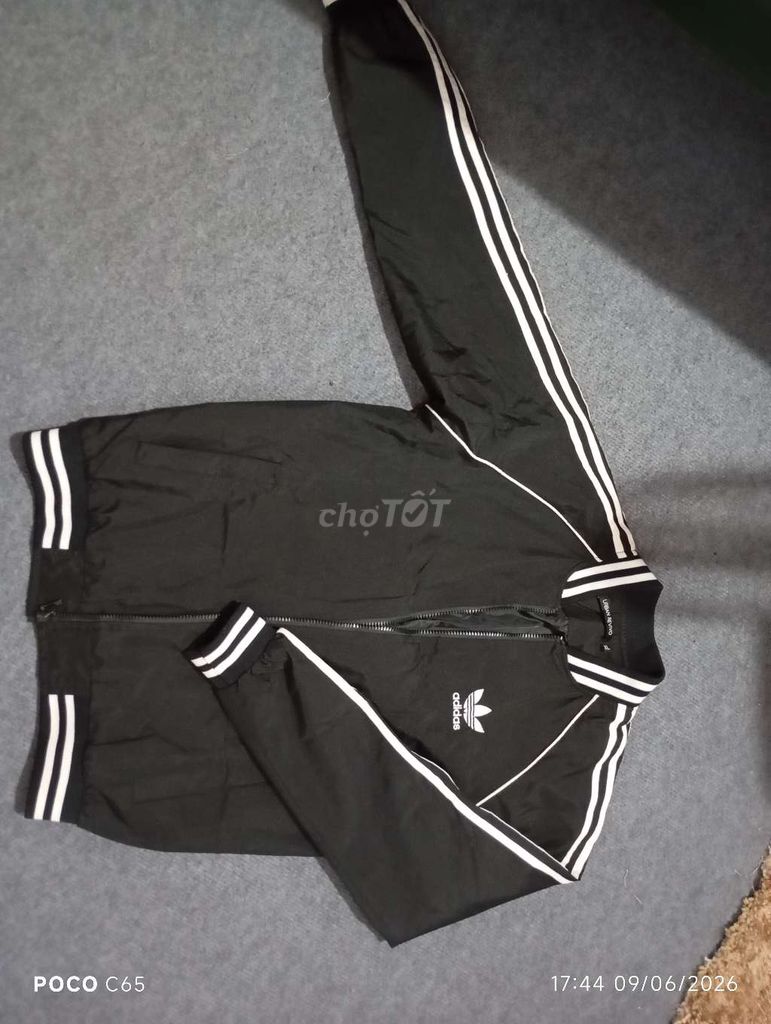 Áo khoác Adidas vải dù XL. Mua bán Quần áo tại Thành phố Việt Trì Phú Thọ được đăng bởi Đinh Đức Hạnh hình 1