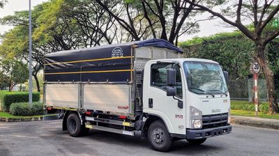 Xe tải Isuzu QKR 270 dài 4m3 tải 2.4 tấn thùng bạt