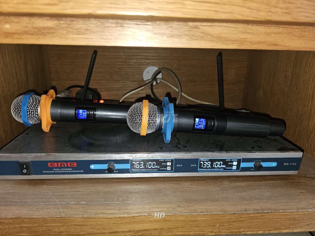 Micro không dây BMB MB-1700 Đen. Mua bán Tivi, Âm thanh tại Quận 7 Tp Hồ Chí Minh được đăng bởi PHƯƠNG NAM hình 1