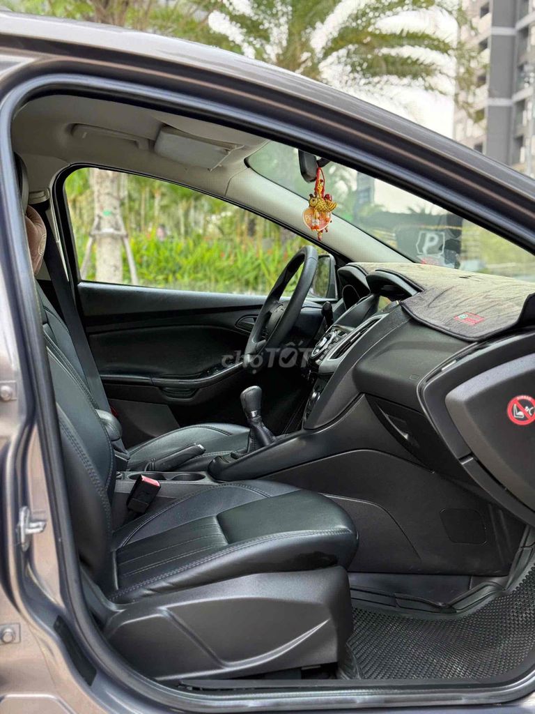 Ford Focus 2013 1.6 MT - 110000 km