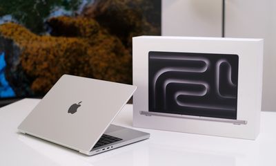 MacBook Pro M3 14" 2023 Silver 8/512GB 99% Fullbox