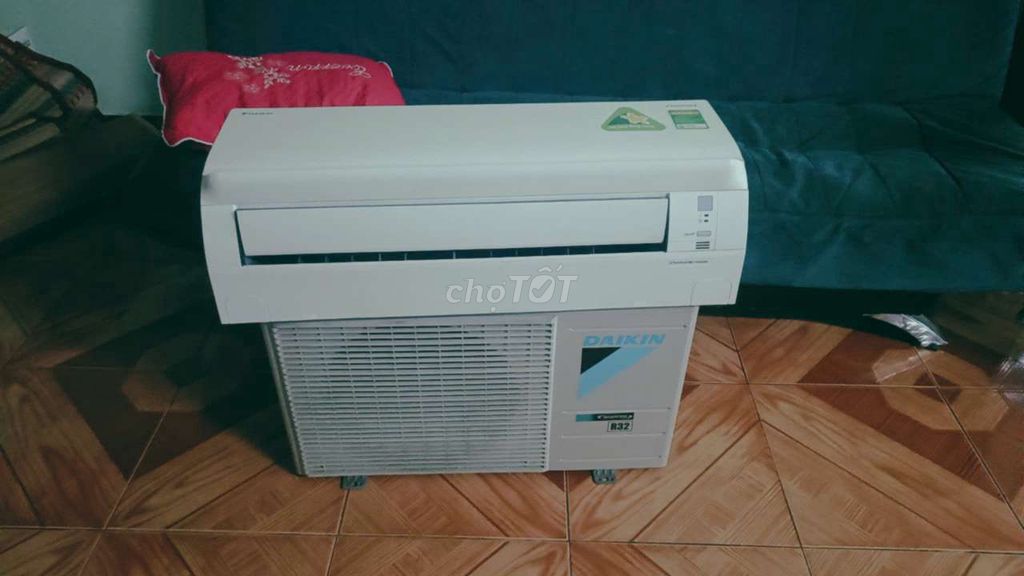 Máy lạnh Daikin 1hp inverter zin mới 99%