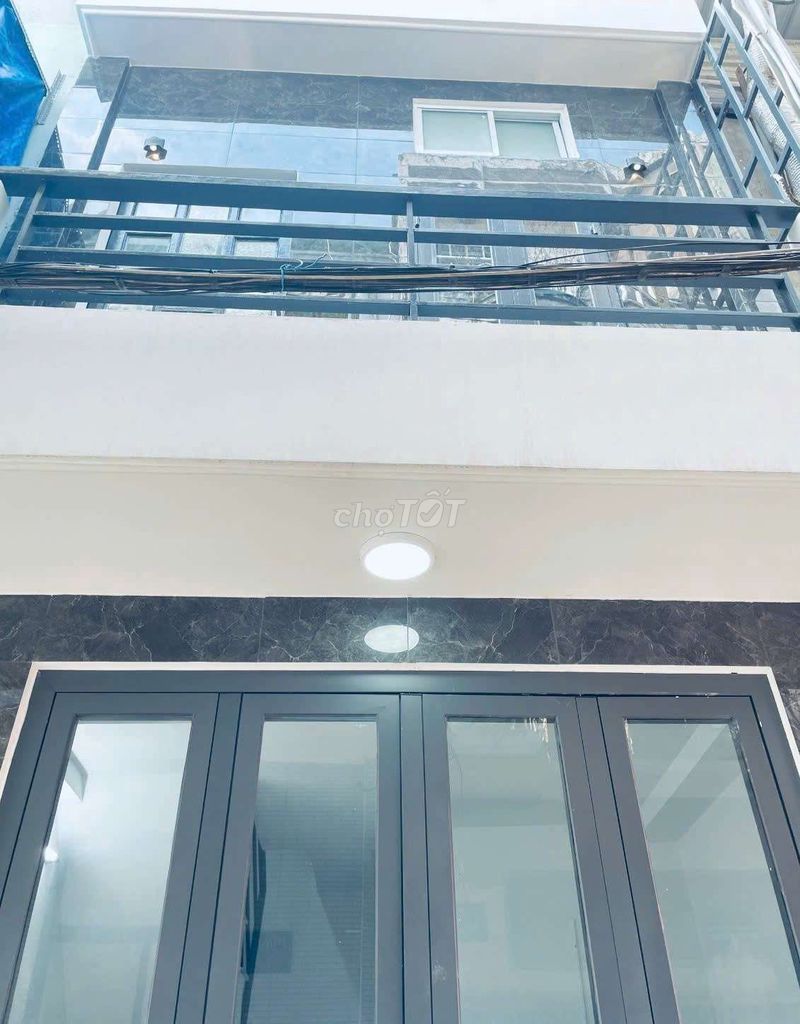 Nhà 2 lầu Ngay Ngã Tư Lạc Long Quân Âu Cơ