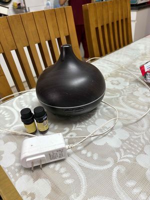 Combo máy xông tinh dầu + 2 chai tinh dầu. Mua bán Nội thất, đồ gia dụng khác tại Quận 8 Tp Hồ Chí Minh được đăng bởi Yêu Miu Miu