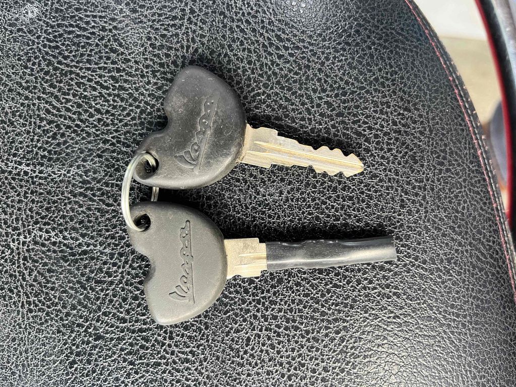 Vespa 2009 Bstp đầu nồi zin.Xe khá đẹp. Mua bán Xe máy tại Quận 8 Tp Hồ Chí Minh được đăng bởi Trần Nam hình 13