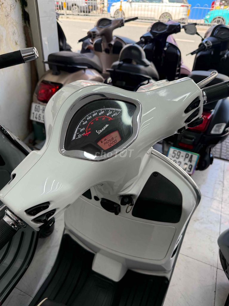 Vespa GTS 2019 trắng zin chính chủ công chứng liên. Mua bán Xe máy tại Quận Phú Nhuận Tp Hồ Chí Minh được đăng bởi VESPA Piaggio Quốc Vương  hình 3