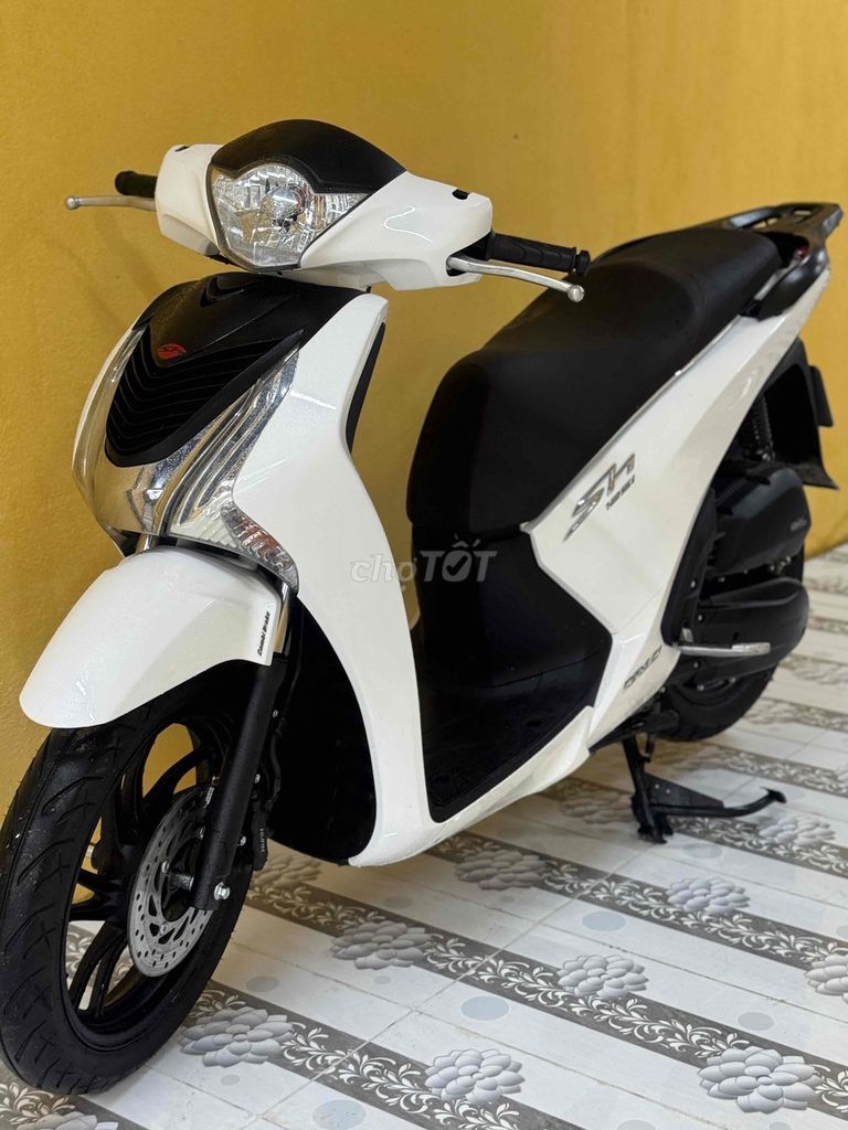 SH 125 khoá ga 2016 trắng đen mới keng 43F1-281.35. Mua bán Xe máy tại Quận Sơn Trà Đà Nẵng được đăng bởi Minh Dũng bán trả góp 136 vân đồn  hình 2