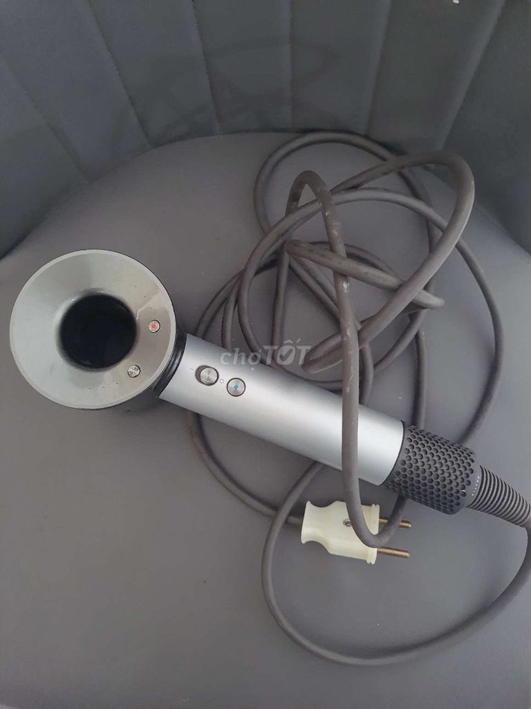 Máy sấy tóc Dyson Bạc Đã qua sử dụng. Mua bán Nội thất, đồ gia dụng khác tại Quận Ba Đình Hà Nội được đăng bởi Hằng Trần hình 1