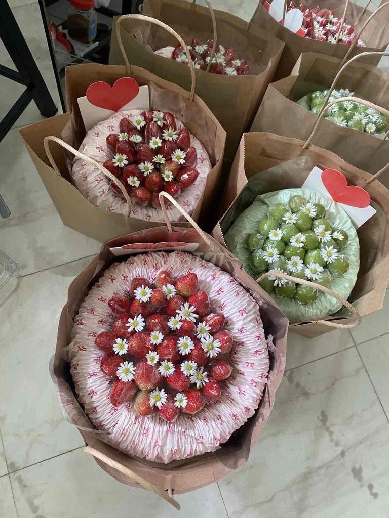 Bó hoa trái cây Dâu tây, Nho xanh. Mua bán Đồ ăn, thực phẩm và các loại khác tại Quận Bình Thạnh Tp Hồ Chí Minh được đăng bởi Nguyen Diep hình 1