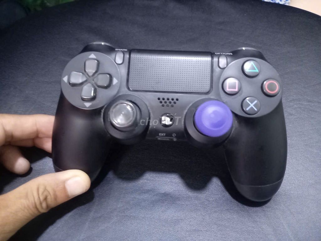 Tay cầm chơi game Sony PS4 Đen. Mua bán Thiết bị chơi game tại Huyện Hóc Môn Tp Hồ Chí Minh được đăng bởi Ân Hoàng hình 1