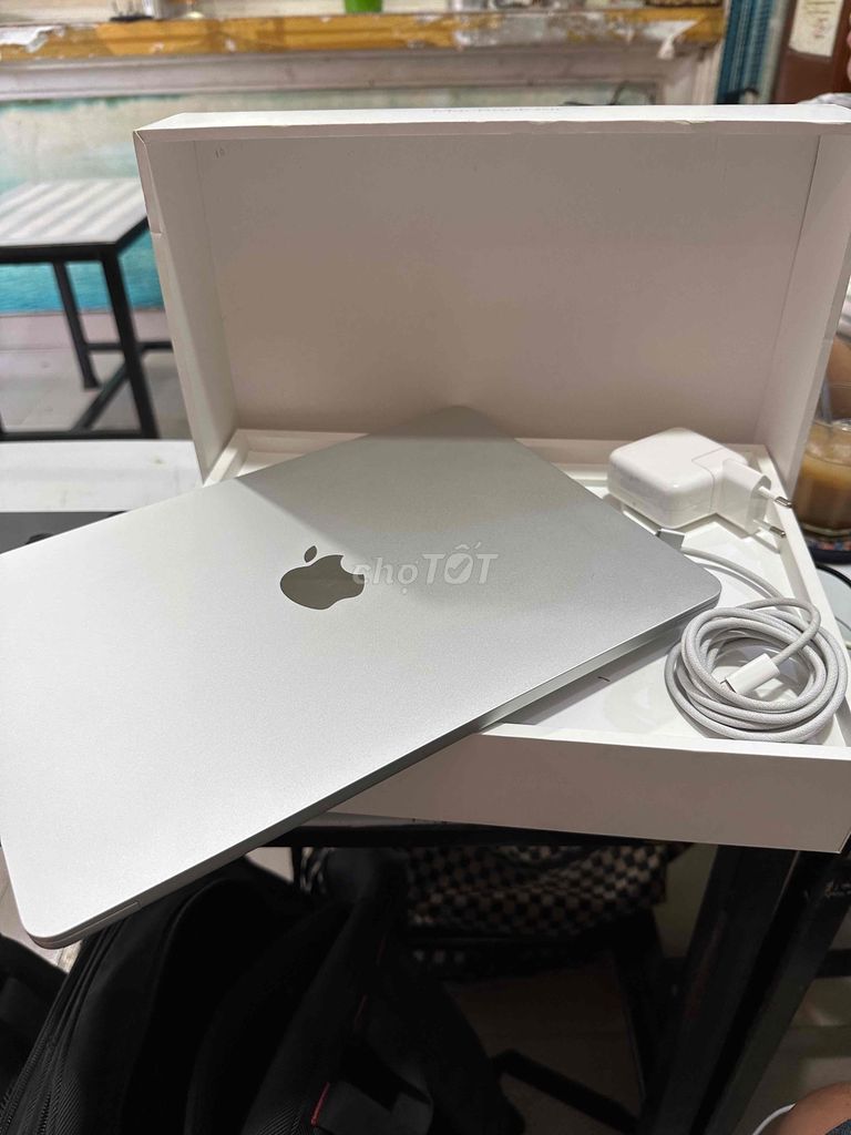 Macbook Air M2 bạc fullbox 99