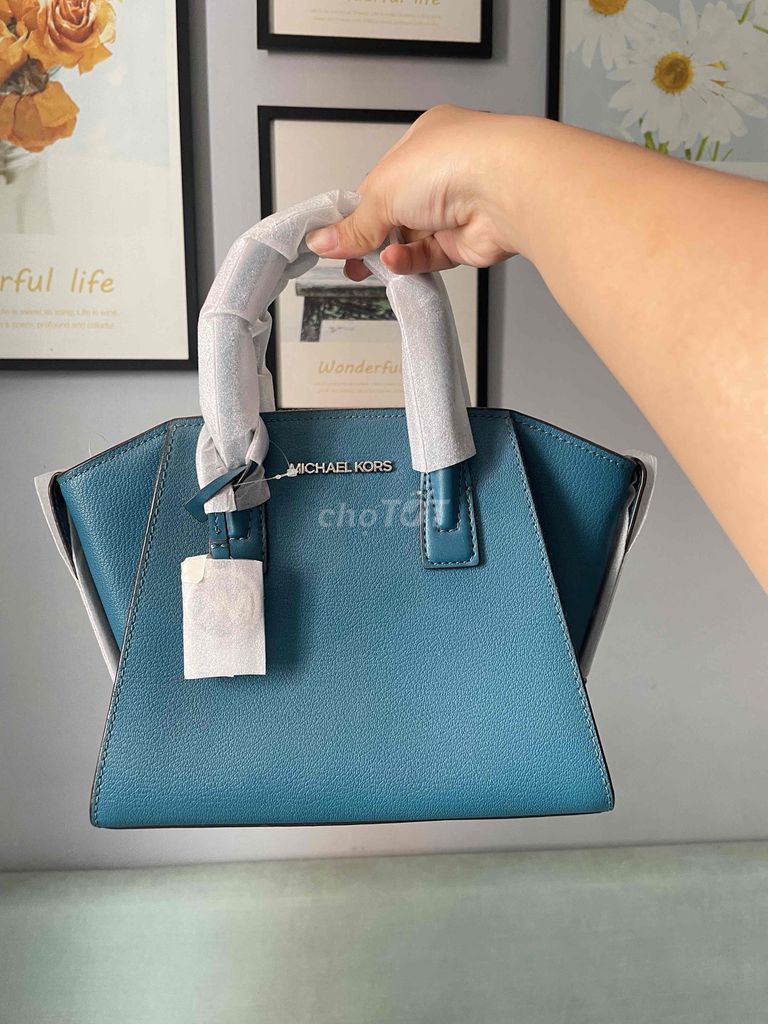 Túi xách Michael Kors Avril Lagoon Da Nữ Mới. Mua bán Túi xách tại Quận 8 Tp Hồ Chí Minh được đăng bởi Nguyễn Ngọc Minh Tú hình 1