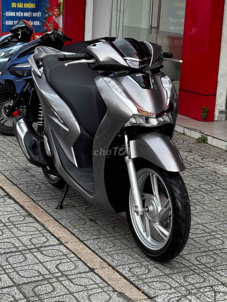 Honda SH 125i 2025 Титановый серый супер пробег