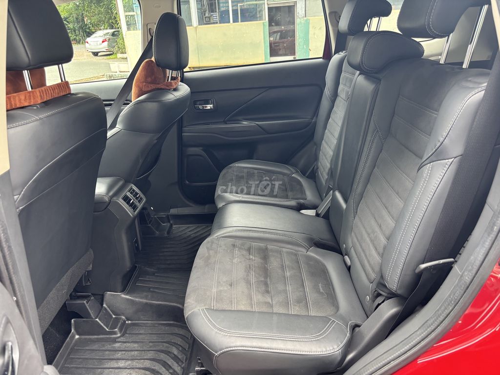 Mitsubishi Outlander Đỏ 7 chỗ. Mua bán Ô tô tại Thành phố Thủ Dầu Một Bình Dương được đăng bởi Mr Việt Mitsubishi BD hình 5