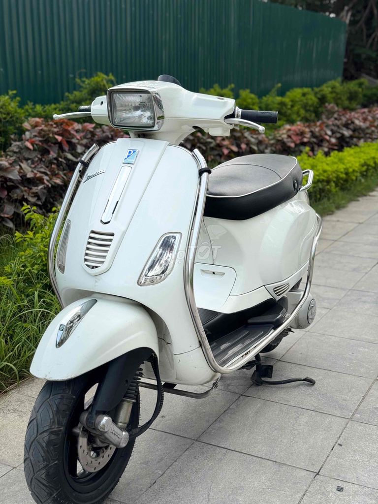 Piaggio Vespa S White 125 куб. см, то есть экономия топлива