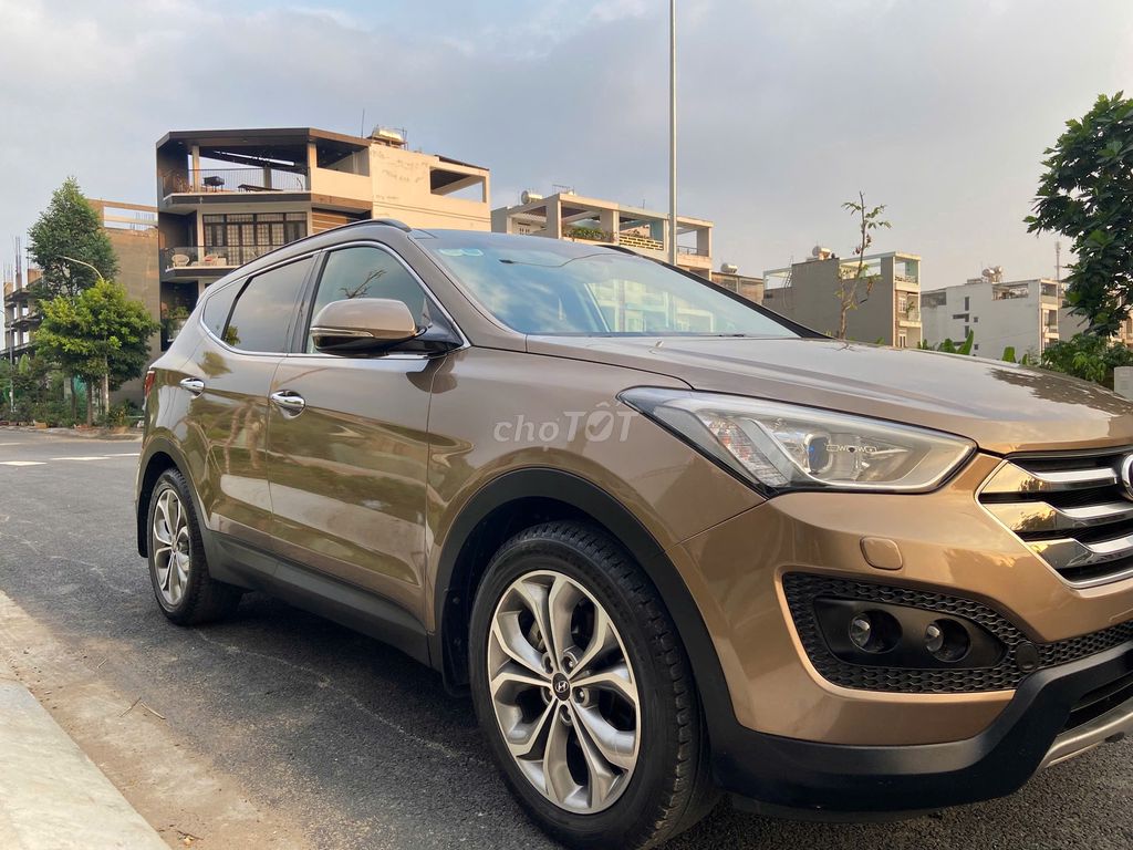 Santa Fe 2.4L 4WD ghi vàng 2014