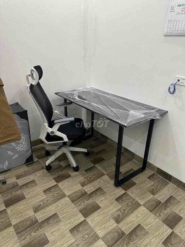 Bàn ghế văn phòng Kim loại Đen. Mua bán Đồ dùng văn phòng tại Quận Ba Đình Hà Nội được đăng bởi Dũng Đồ Gỗ hình 1
