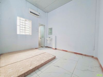 SẴN 1 PHÒNG MÁY LẠNH GIÁ RẺ