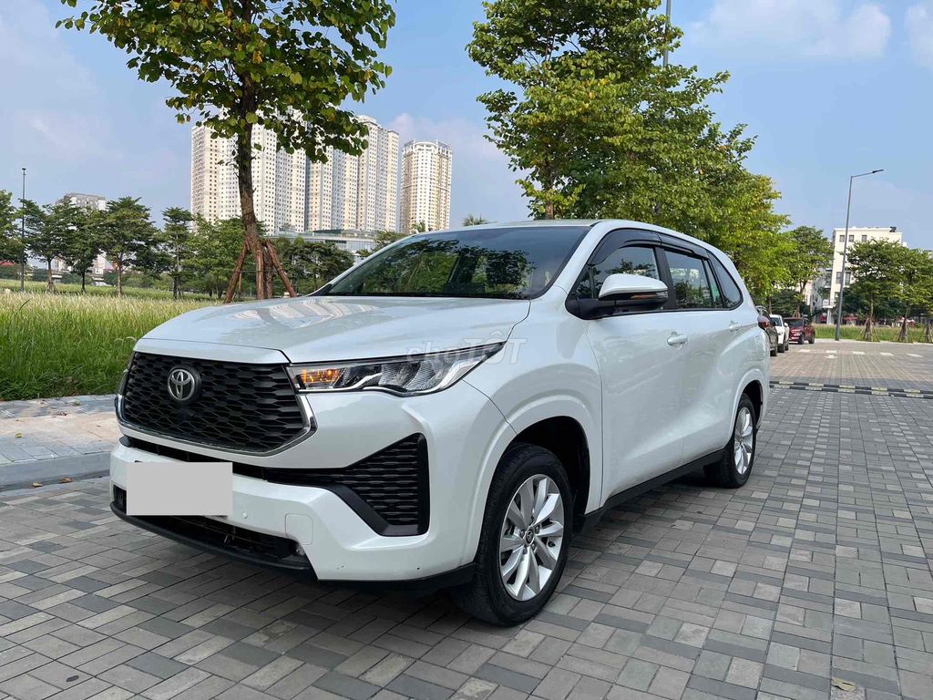 Toyota Innova Cross V 2025 Белый 50000 км