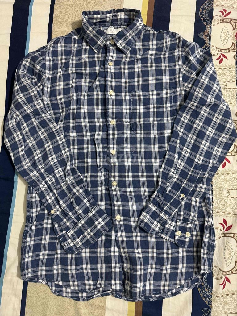 Áo sơ mi Uniqlo Nam L Xanh trắng Vải 98%. Mua bán Quần áo tại Quận 8 Tp Hồ Chí Minh được đăng bởi Thư hình 1
