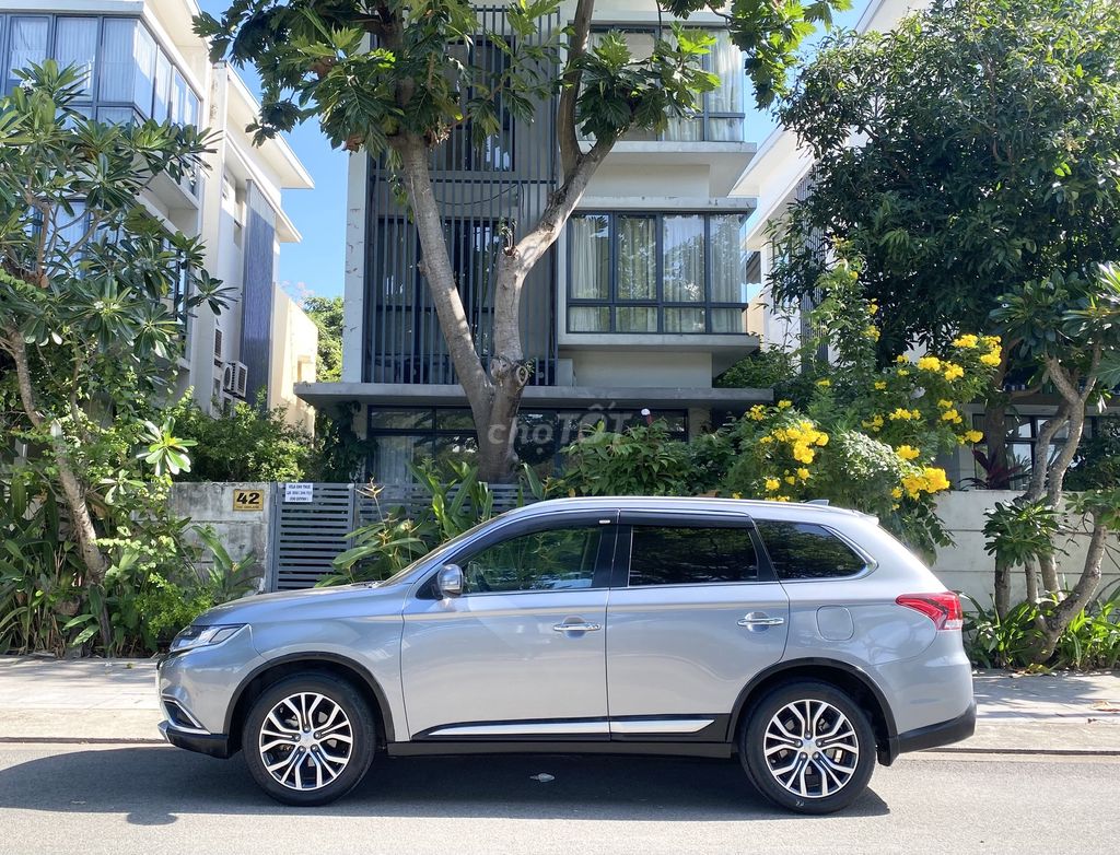Mitsubishi Outlander 2019 2.0 Premium 1 chủ từ đầu. Mua bán Ô tô tại Thành phố Thủ Đức Tp Hồ Chí Minh được đăng bởi HƯNG PHÁT AUTO hình 2