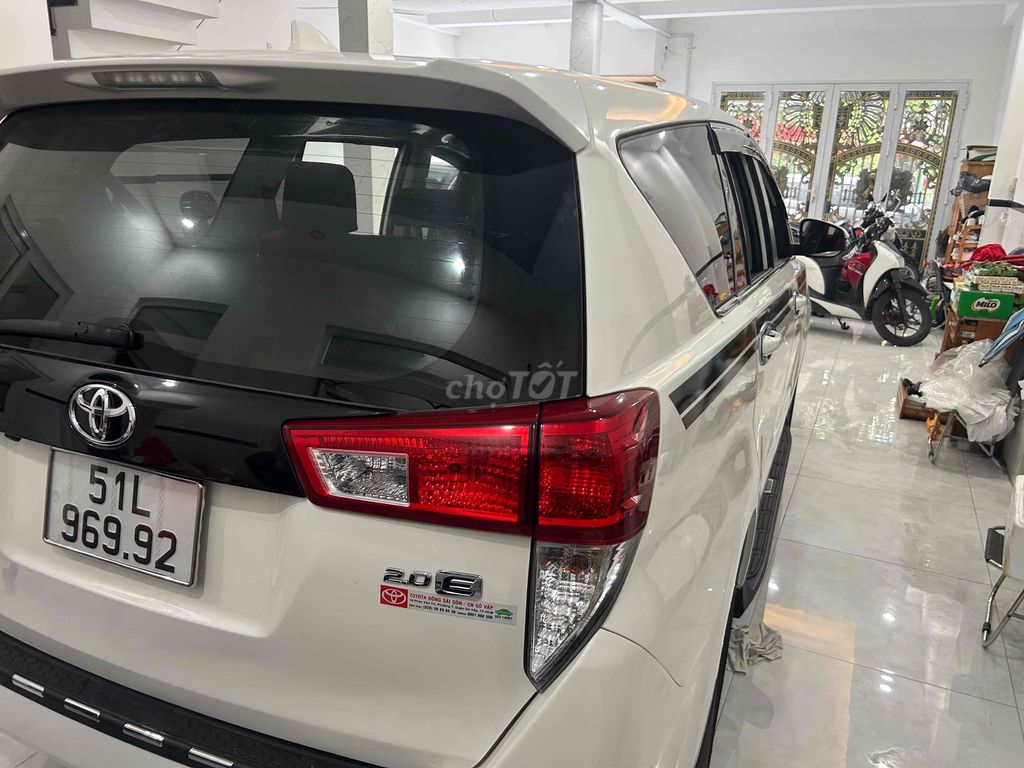 Toyota Innova E 2022 Белый 7 мест