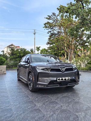 VF9 Plus 2023 Xám 6 ghế trần kính