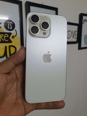 iPhone 15 Pro Max 256GB lock eid như quốc tế.