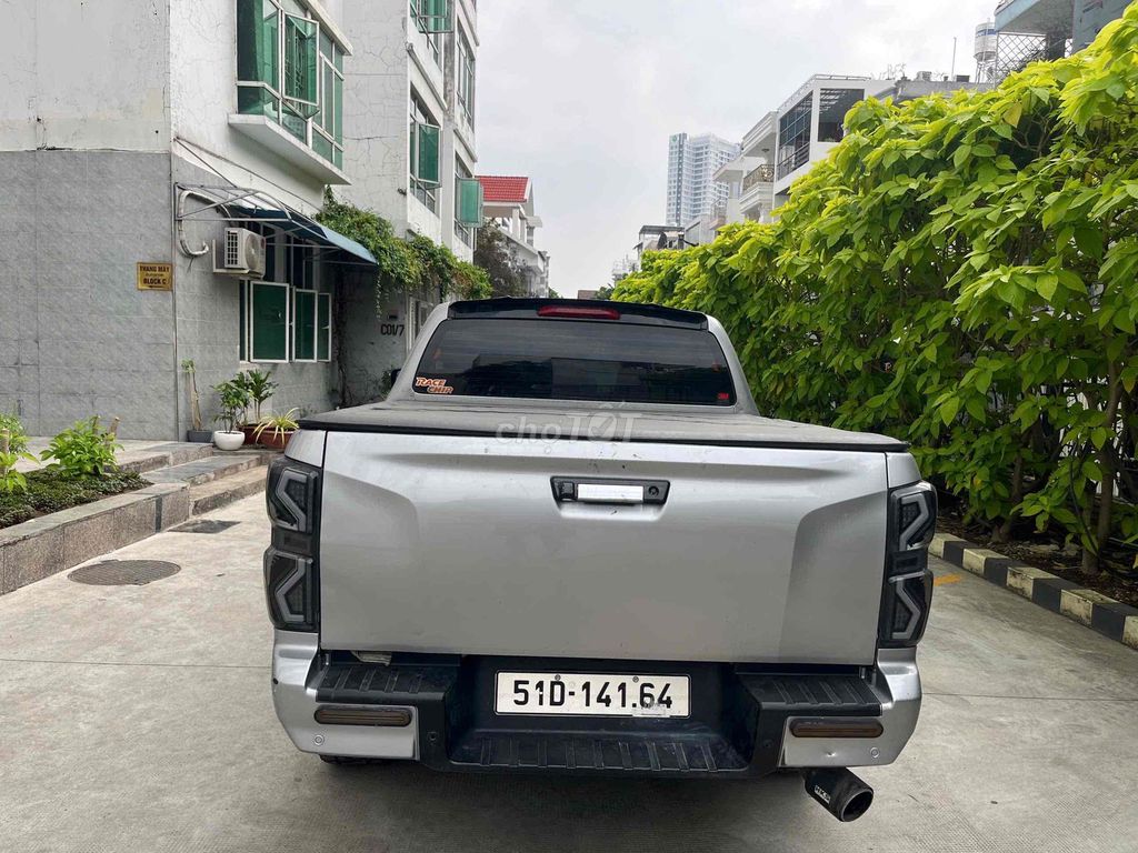 Isuzu Dmax Hilander 2022 Серый 85.000 км