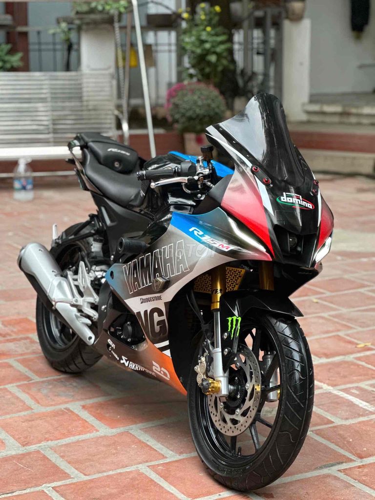 Yamaha R15M lướt như mới